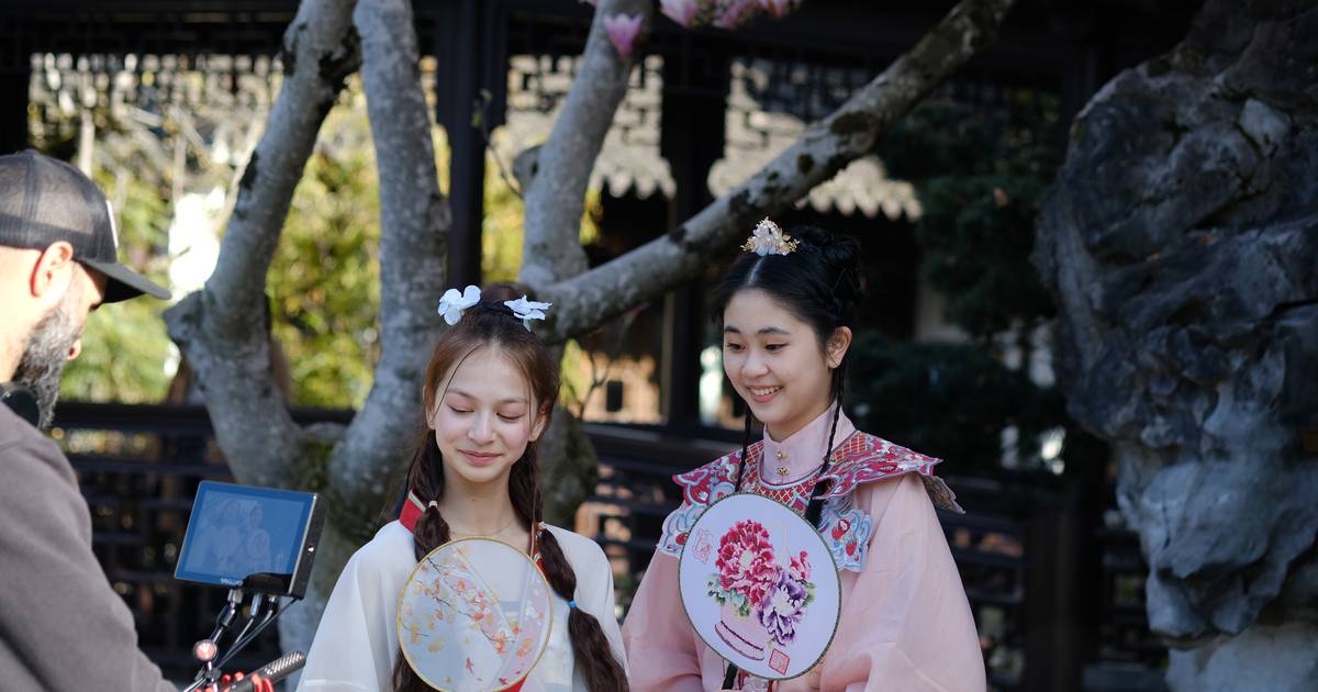 Lan Su Chinese Garden Is Hosting a Fashion Show This Month
