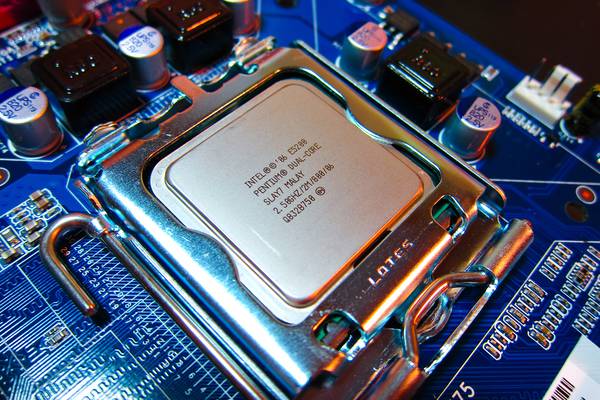 Intel Engineer Rakes in Cash for a Congressional Bid